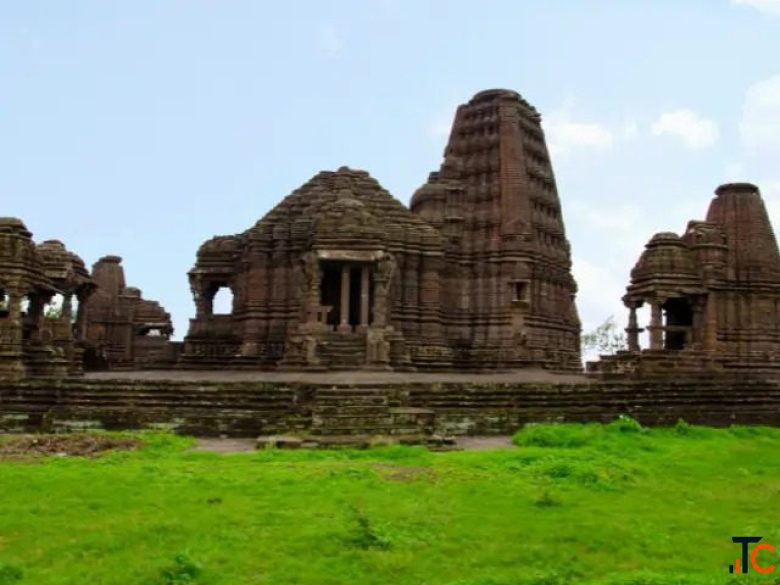 Ahmednagar Heritage Tours Maharashtrian Food Fort Trails with HurryUp Cabs