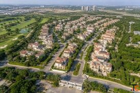 What is the plot size range at Jaypee Greens Savanna Villas